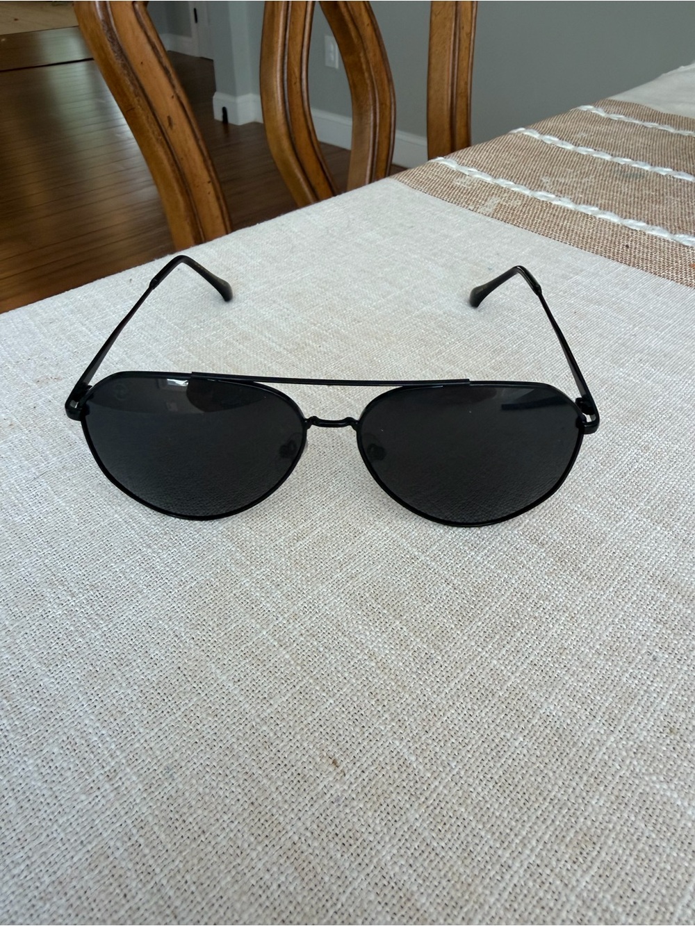 Women’s Black Aviator Sunglasses - Classic Metal Frame DIFF with CASE
